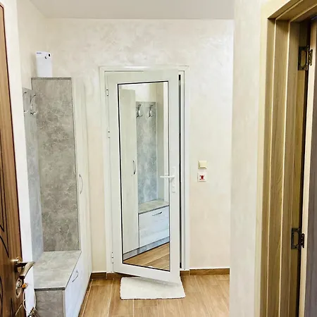Apartment тутхон